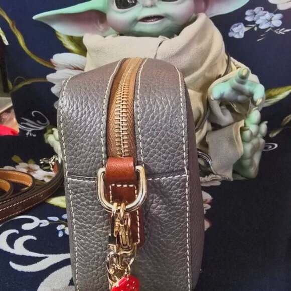 Dooney Pebble Grain Camera Zip Crossbody in Elephant EUC w/Dooney wallet - NWT - Picture 3 of 14